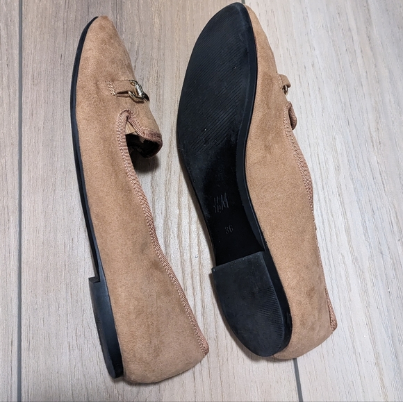 H&M tan flats loafers with gold detail size 6 - Picture 4 of 5